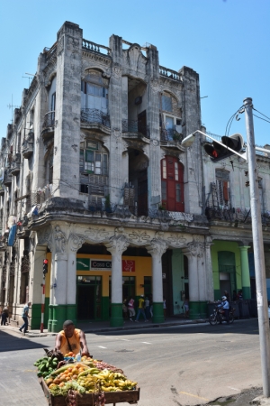 Manrique Ecke Ave. Simon Bolivar (Reina)